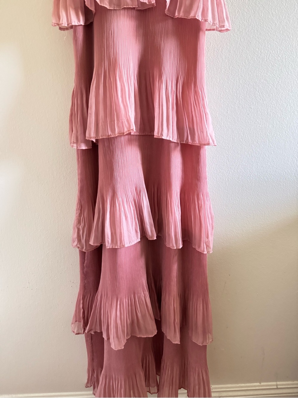 True Decadence Pleated Tiered Cold-Shoulder Maxi Dress in Blush Pink size Medium - Picture 5 of 11
